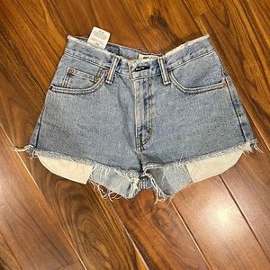 Levis Relaxed Fit Mom Short-shorts